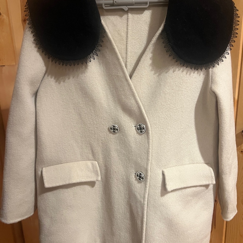 Womens Cream 100%wool Coat with designed three button